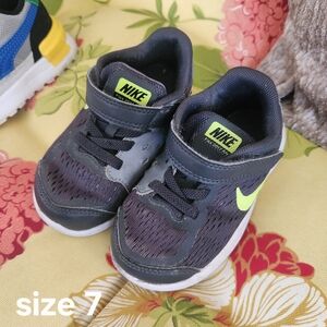 Nike Kids Black and Neon Green Sneakers